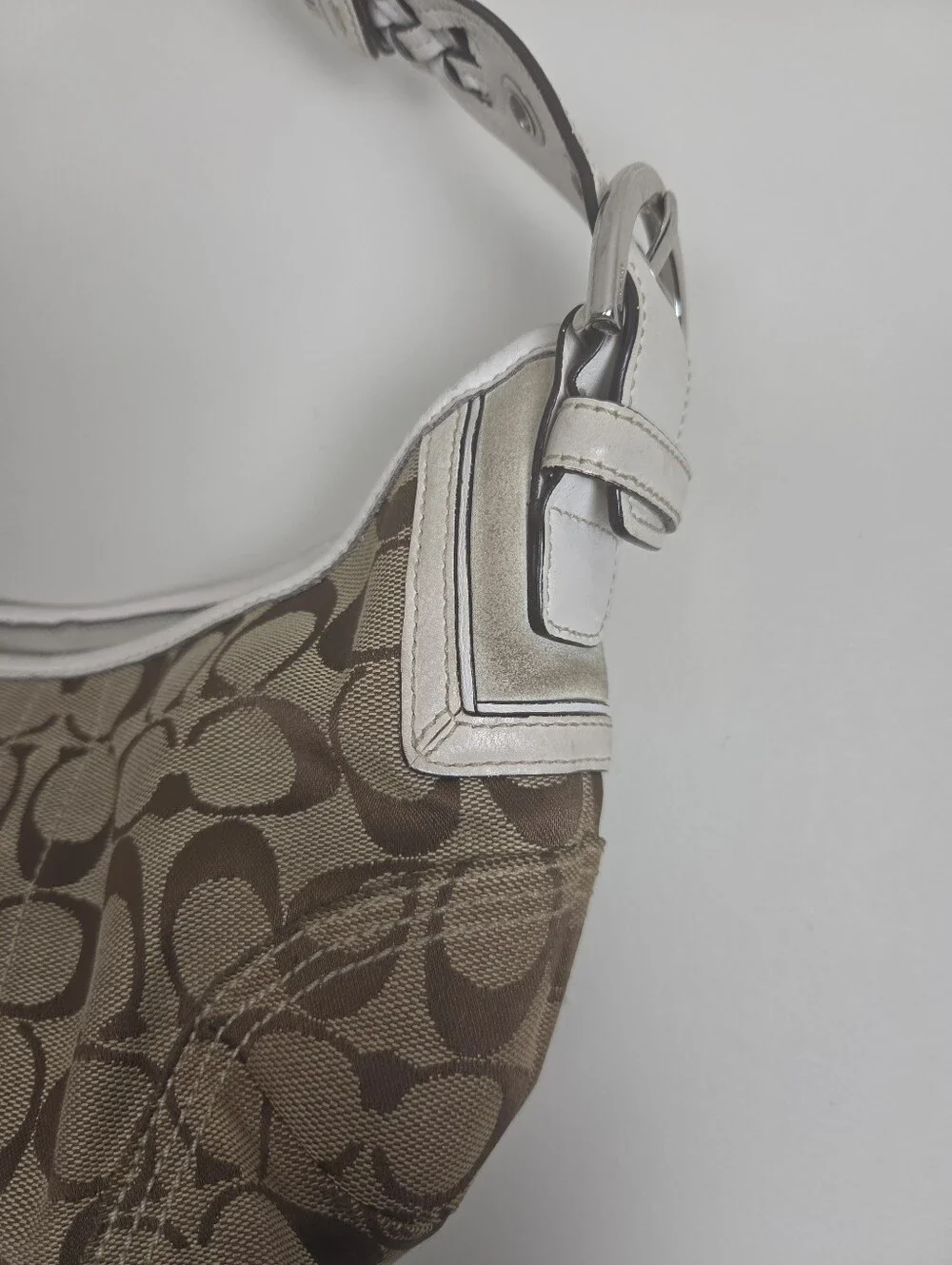 Coach 6266 Soho Canvas Monogram Small Shoulder Bag Tan White Trim Vintage Y2K